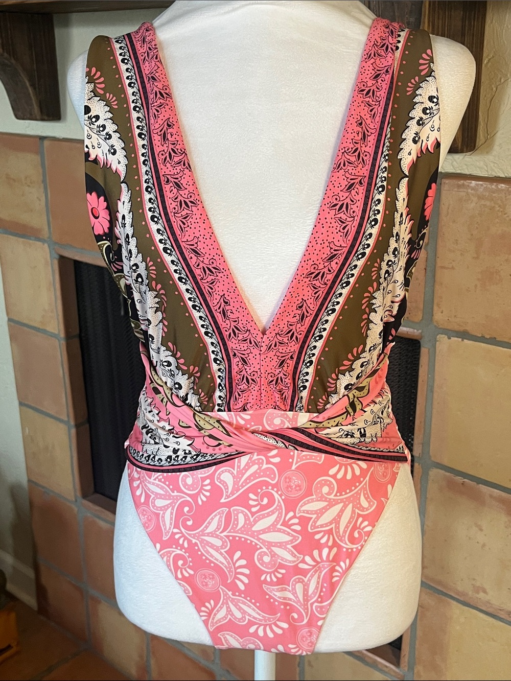 Agua Bendita Ellis Plunge One-Piece Swimsuit, size XS/S